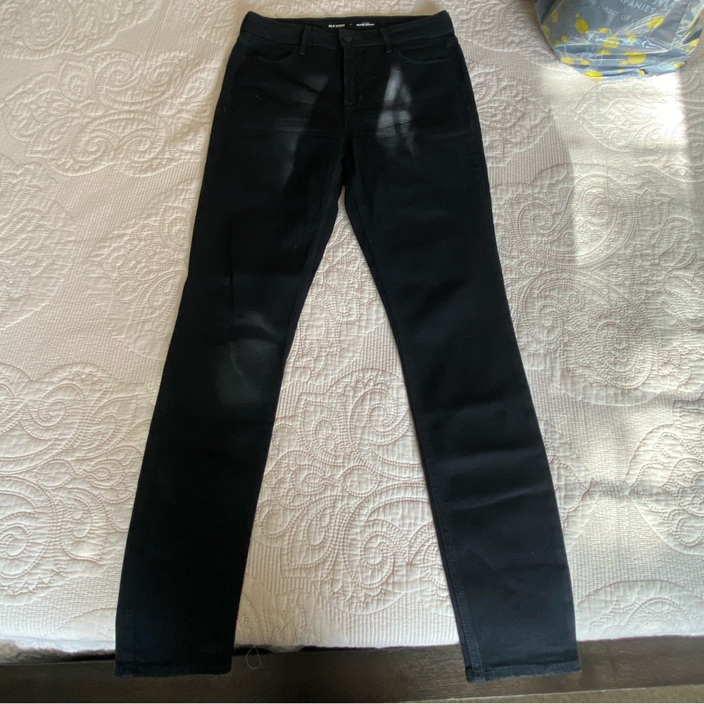 High rise super skinny black old navy jeans. Size 6